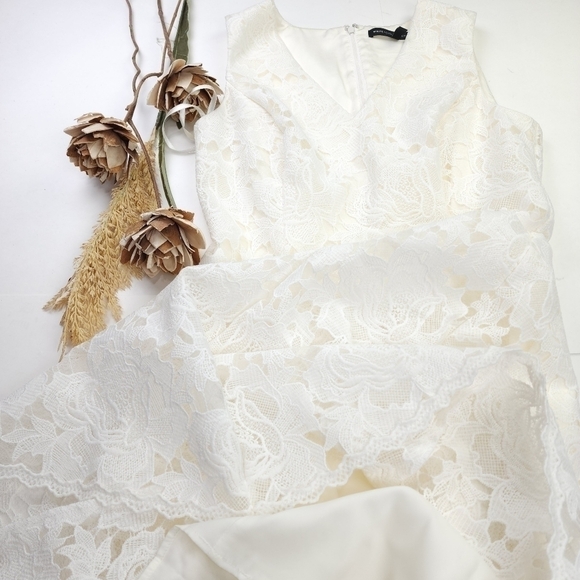 White House Black Market White Floral Lace Eyelet Embroidered Dress Sz 8 - Picture 5 of 16